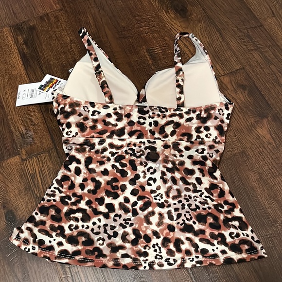 Time and Tru Cheetah Print
Tankini Swim Top Size S (4-6) - Picture 8 of 12